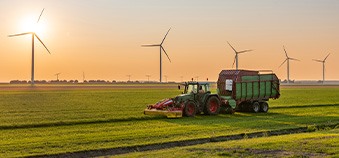 Discover our lubricant solutions: from agricultural machines to wind turbines