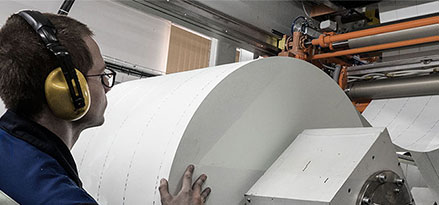 Mobil worker at a paper machine